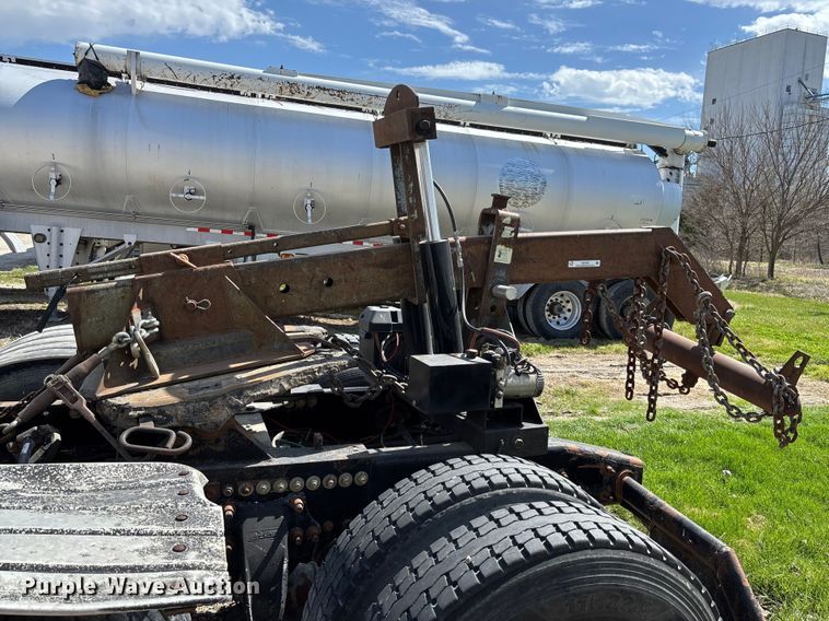 image for item FB3302 Walker fifth wheel wrecker