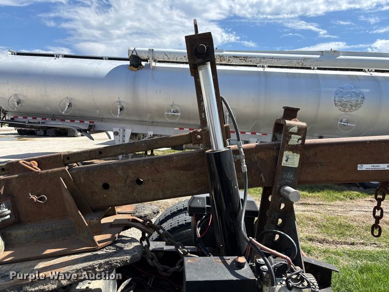 image for item FB3302 Walker fifth wheel wrecker