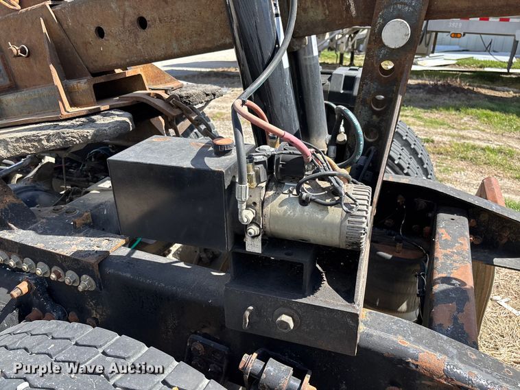 image for item FB3302 Walker fifth wheel wrecker