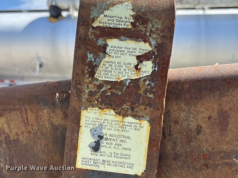 image for item FB3302 Walker fifth wheel wrecker