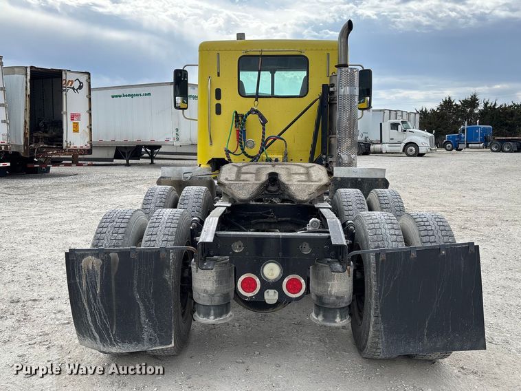 image for item FB3305 2010 Freightliner Columbia 120 semi truck