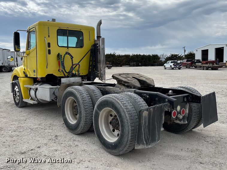 image for item FB3305 2010 Freightliner Columbia 120 semi truck