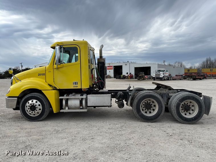 image for item FB3305 2010 Freightliner Columbia 120 semi truck