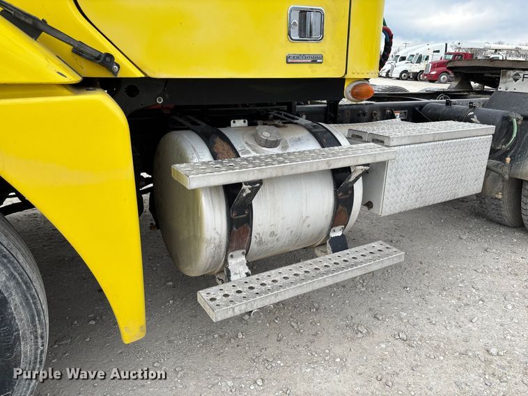 image for item FB3305 2010 Freightliner Columbia 120 semi truck