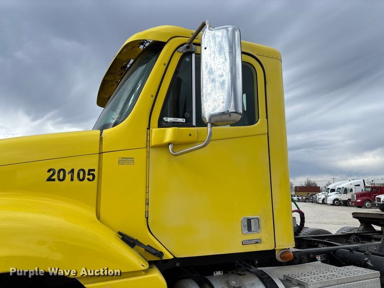 image for item FB3305 2010 Freightliner Columbia 120 semi truck