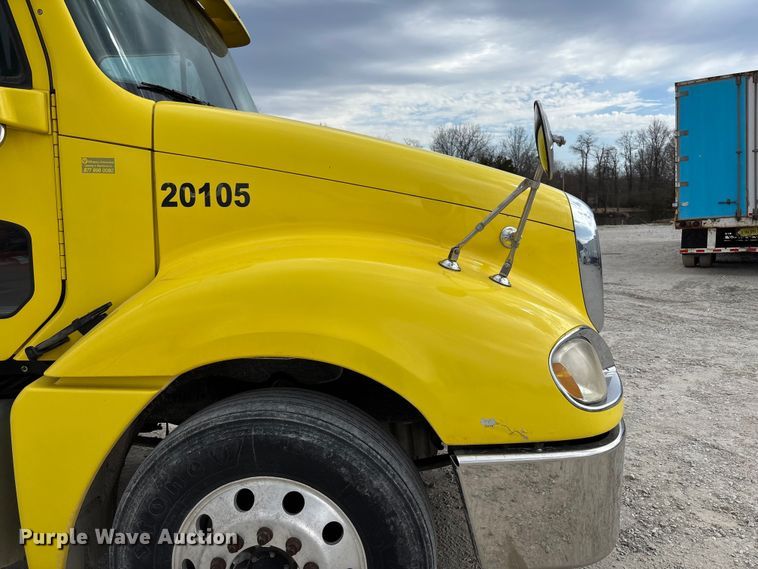 image for item FB3305 2010 Freightliner Columbia 120 semi truck