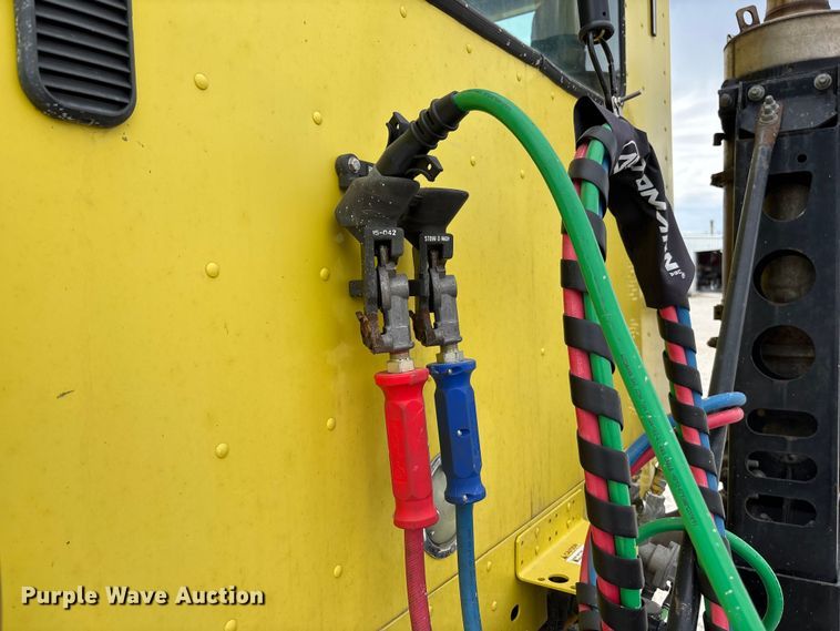 image for item FB3305 2010 Freightliner Columbia 120 semi truck