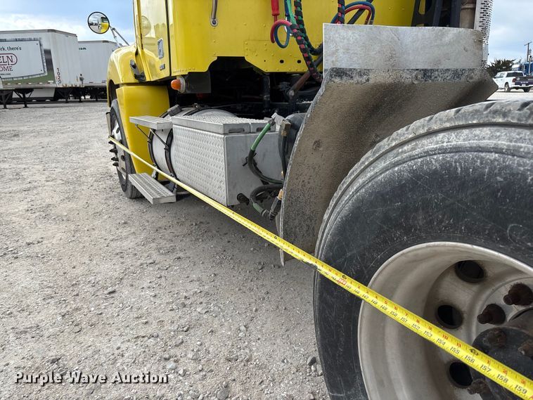 image for item FB3305 2010 Freightliner Columbia 120 semi truck