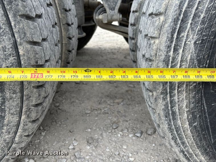 image for item FB3305 2010 Freightliner Columbia 120 semi truck