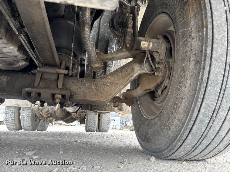 image for item FB3305 2010 Freightliner Columbia 120 semi truck