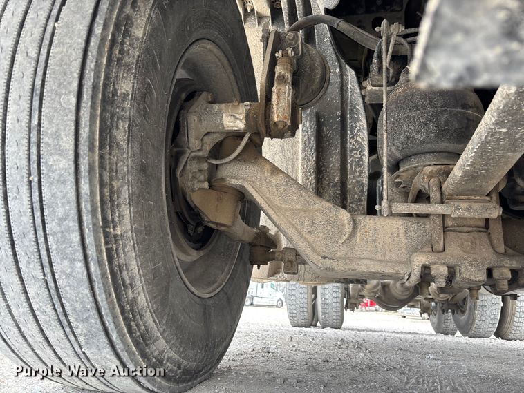 image for item FB3305 2010 Freightliner Columbia 120 semi truck