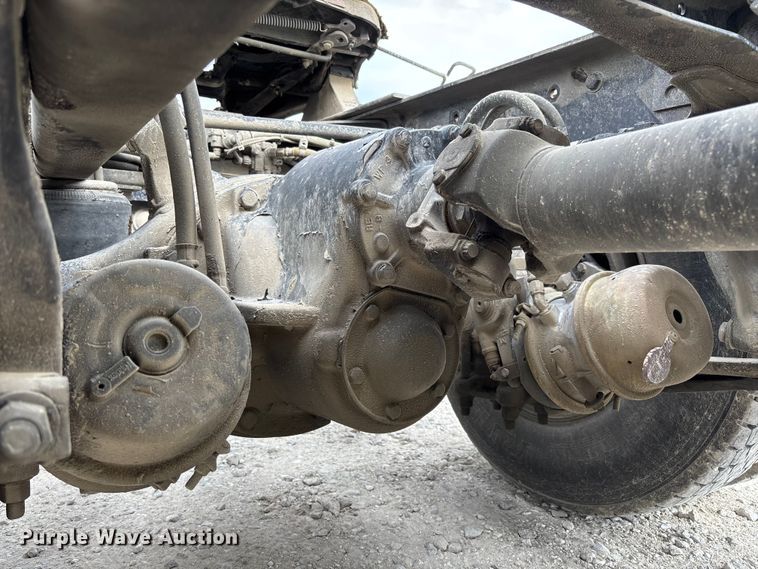 image for item FB3305 2010 Freightliner Columbia 120 semi truck