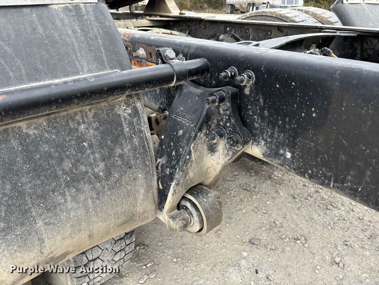 image for item FB3305 2010 Freightliner Columbia 120 semi truck