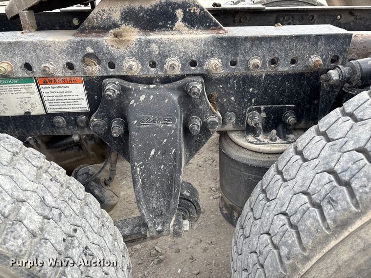 image for item FB3305 2010 Freightliner Columbia 120 semi truck