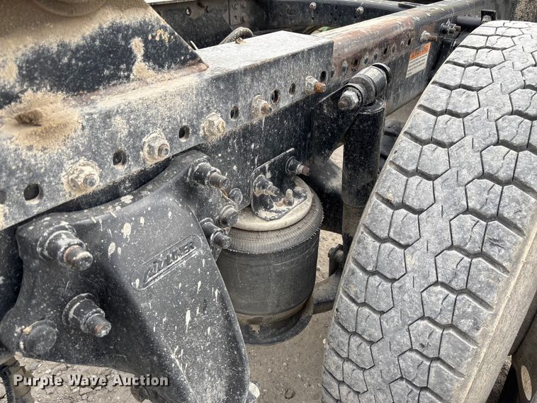 image for item FB3305 2010 Freightliner Columbia 120 semi truck