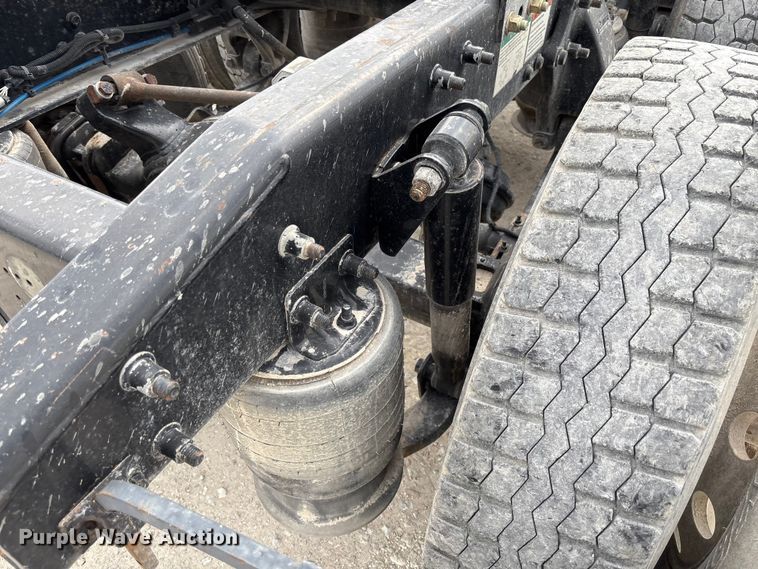 image for item FB3305 2010 Freightliner Columbia 120 semi truck