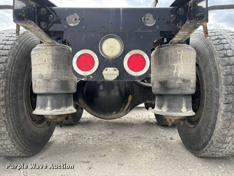 image for item FB3305 2010 Freightliner Columbia 120 semi truck