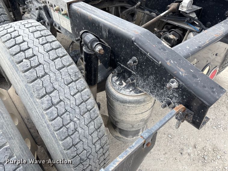 image for item FB3305 2010 Freightliner Columbia 120 semi truck