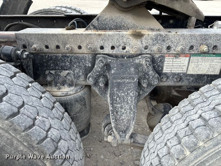 image for item FB3305 2010 Freightliner Columbia 120 semi truck