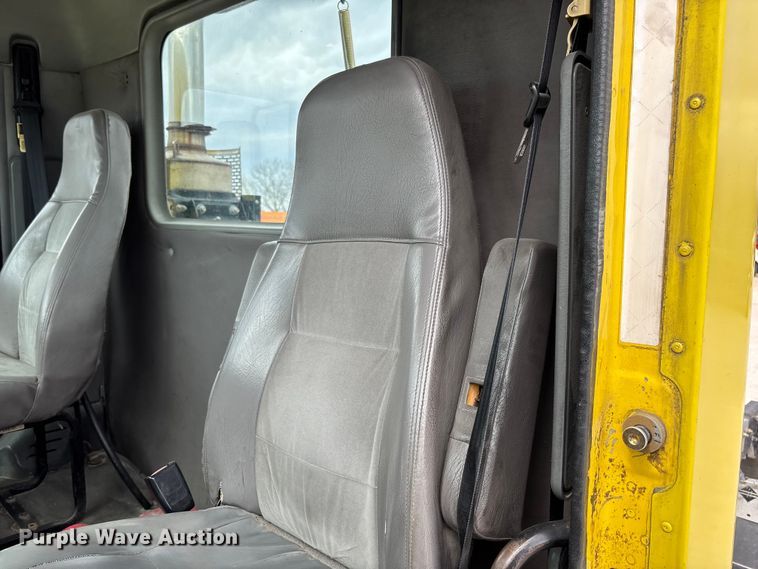 image for item FB3305 2010 Freightliner Columbia 120 semi truck