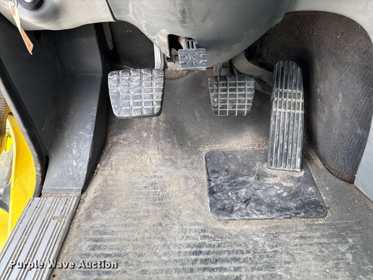 image for item FB3305 2010 Freightliner Columbia 120 semi truck