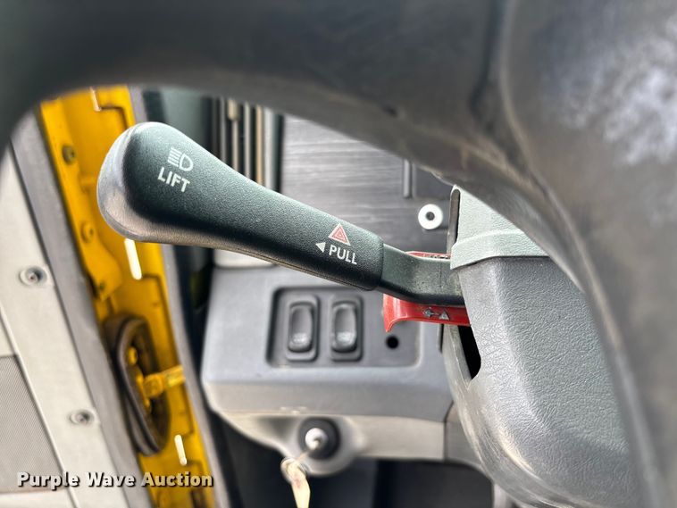 image for item FB3305 2010 Freightliner Columbia 120 semi truck