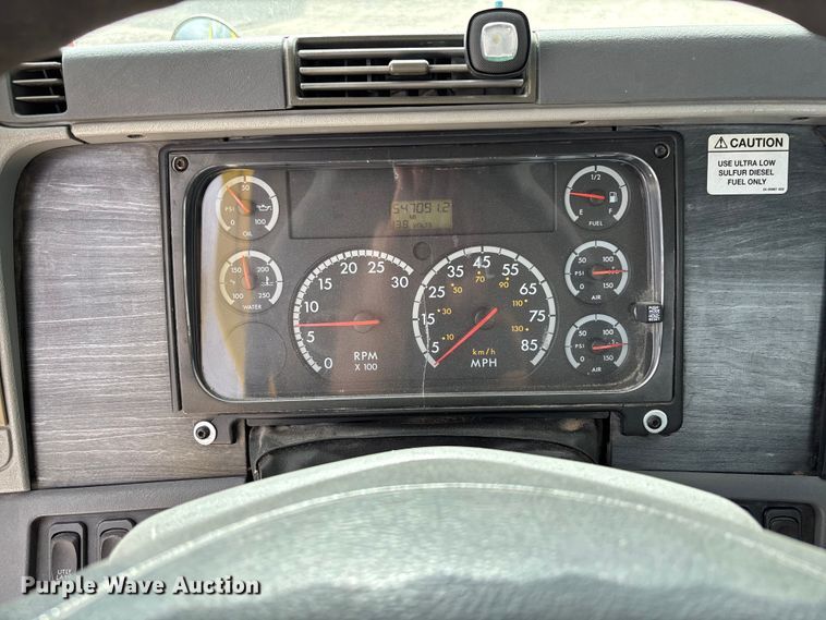 image for item FB3305 2010 Freightliner Columbia 120 semi truck