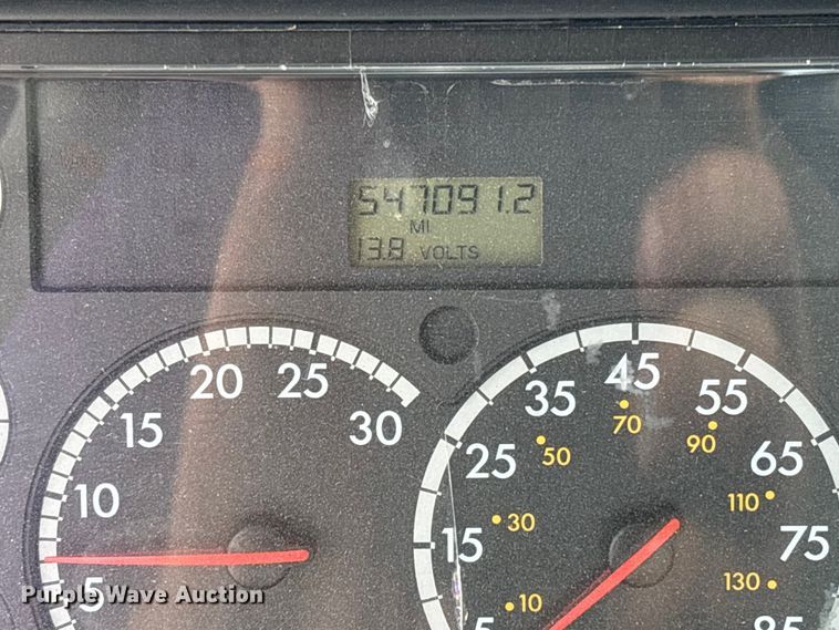 image for item FB3305 2010 Freightliner Columbia 120 semi truck