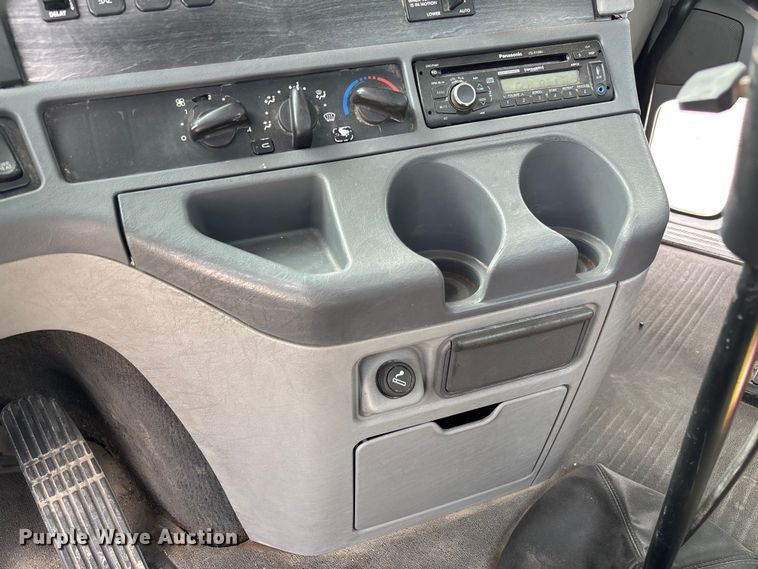 image for item FB3305 2010 Freightliner Columbia 120 semi truck