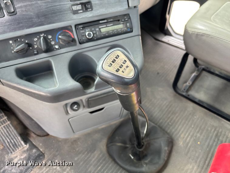 image for item FB3305 2010 Freightliner Columbia 120 semi truck