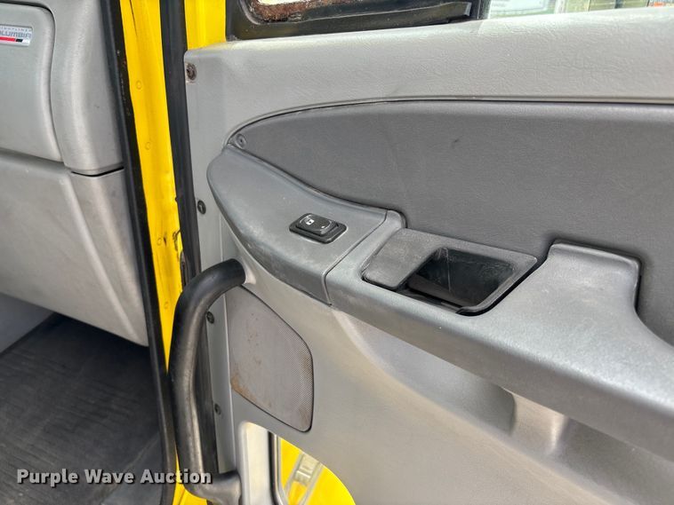 image for item FB3305 2010 Freightliner Columbia 120 semi truck