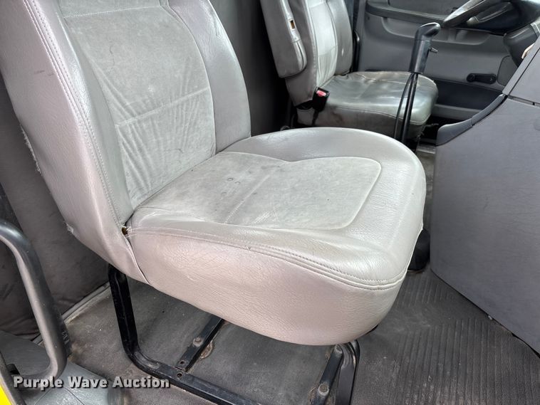 image for item FB3305 2010 Freightliner Columbia 120 semi truck