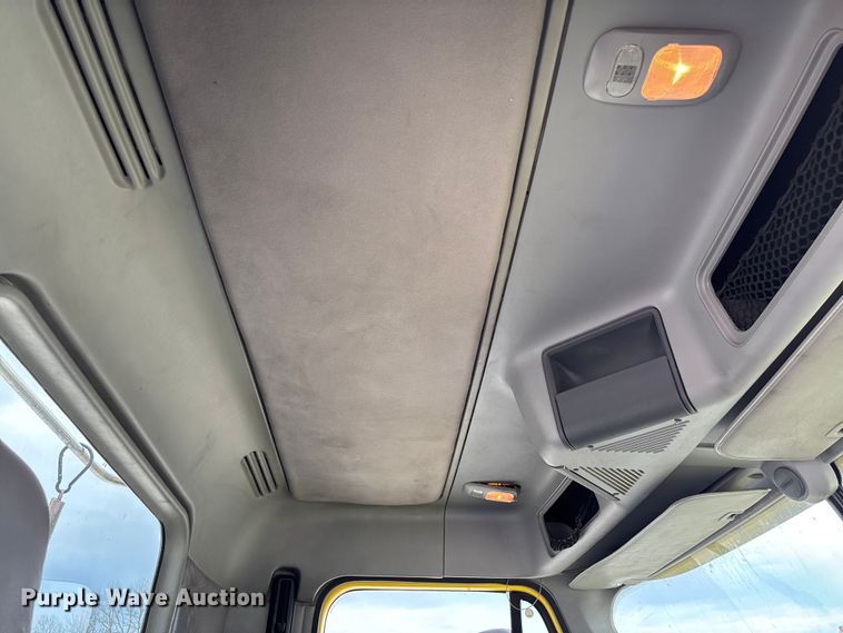 image for item FB3305 2010 Freightliner Columbia 120 semi truck