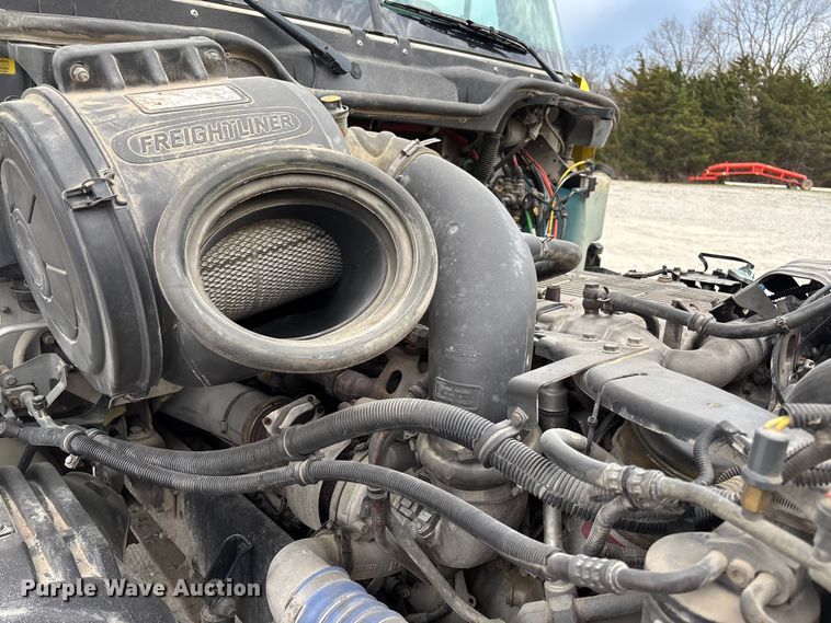 image for item FB3305 2010 Freightliner Columbia 120 semi truck