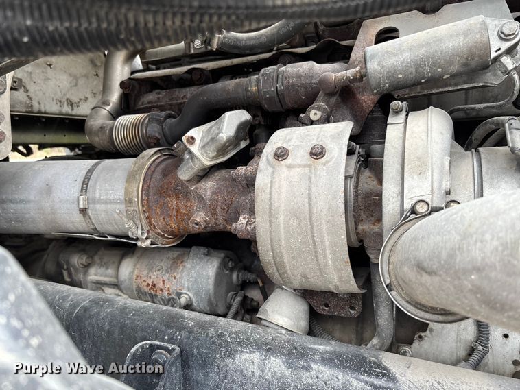 image for item FB3305 2010 Freightliner Columbia 120 semi truck