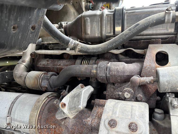 image for item FB3305 2010 Freightliner Columbia 120 semi truck