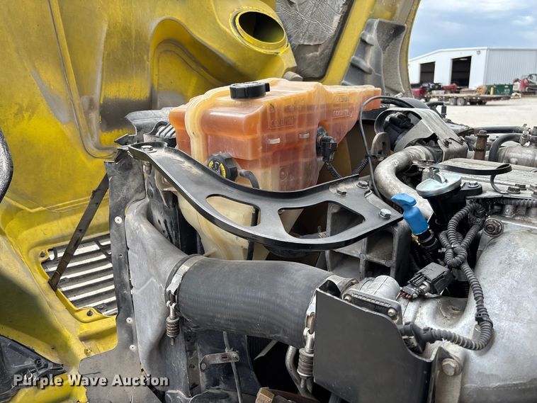 image for item FB3305 2010 Freightliner Columbia 120 semi truck