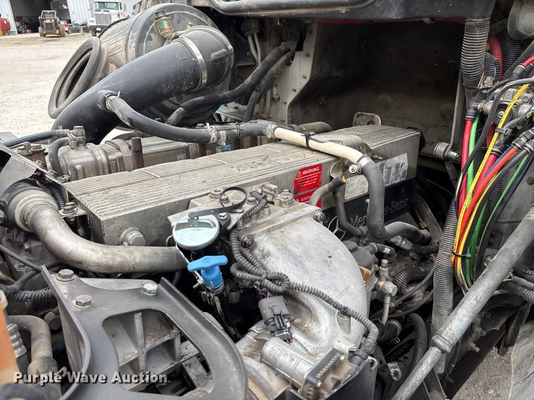 image for item FB3305 2010 Freightliner Columbia 120 semi truck