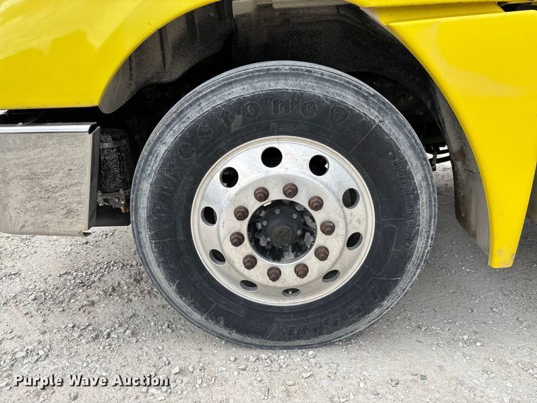 image for item FB3305 2010 Freightliner Columbia 120 semi truck