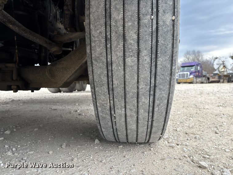 image for item FB3305 2010 Freightliner Columbia 120 semi truck