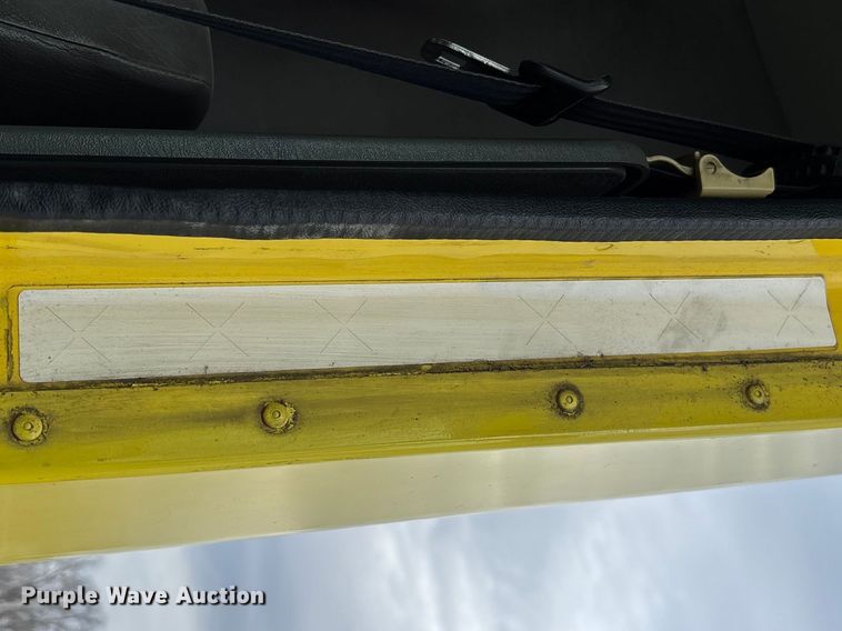 image for item FB3305 2010 Freightliner Columbia 120 semi truck