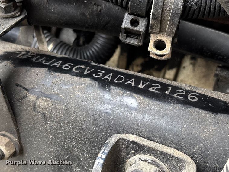 image for item FB3305 2010 Freightliner Columbia 120 semi truck