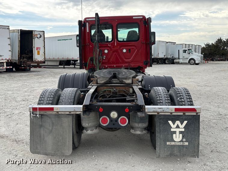 image for item FB3306 2018 Freightliner Cascadia 125 semi truck