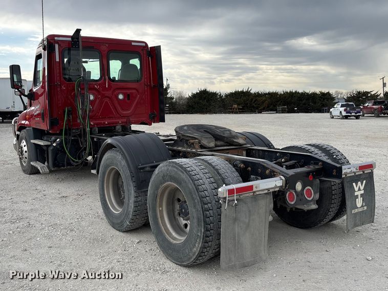 image for item FB3306 2018 Freightliner Cascadia 125 semi truck