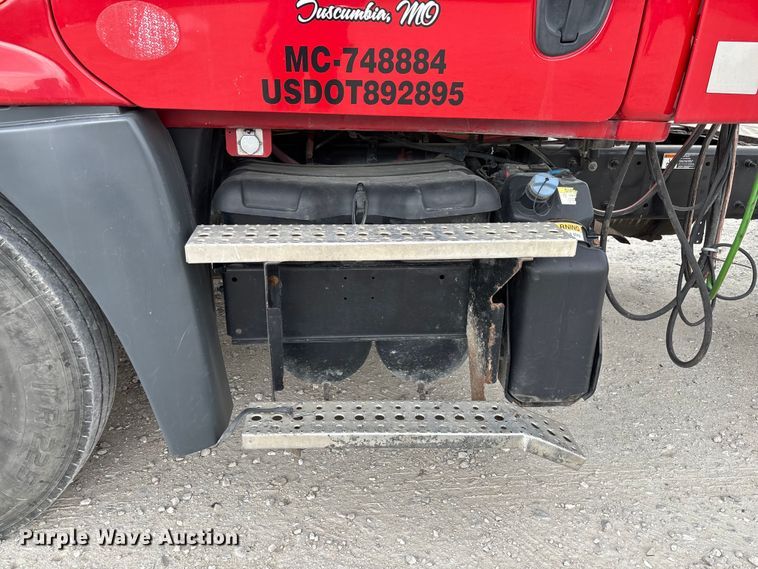 image for item FB3306 2018 Freightliner Cascadia 125 semi truck