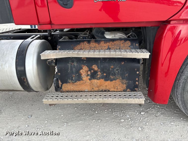 image for item FB3306 2018 Freightliner Cascadia 125 semi truck