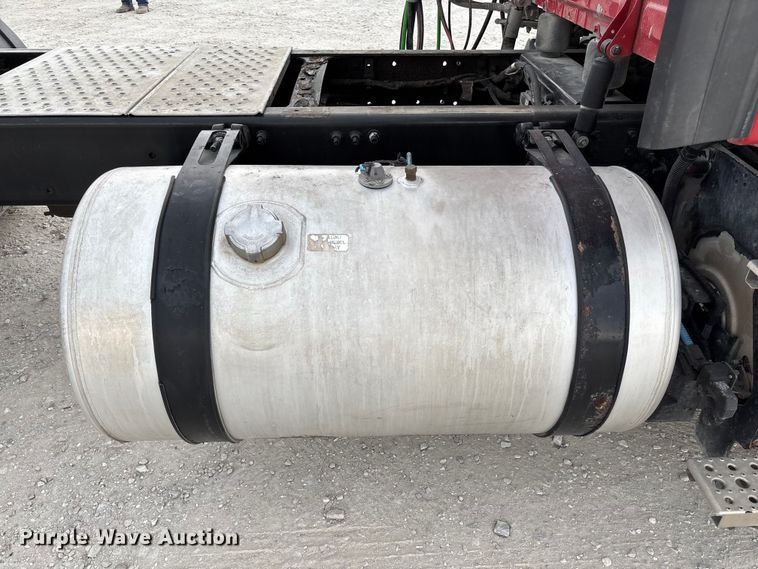 image for item FB3306 2018 Freightliner Cascadia 125 semi truck