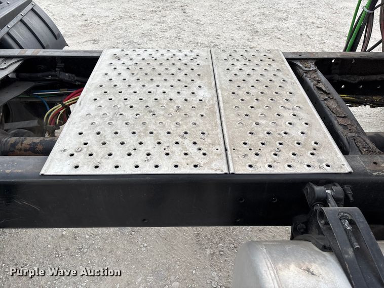 image for item FB3306 2018 Freightliner Cascadia 125 semi truck