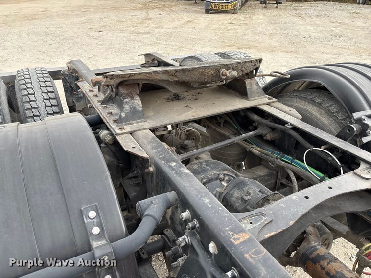 image for item FB3306 2018 Freightliner Cascadia 125 semi truck