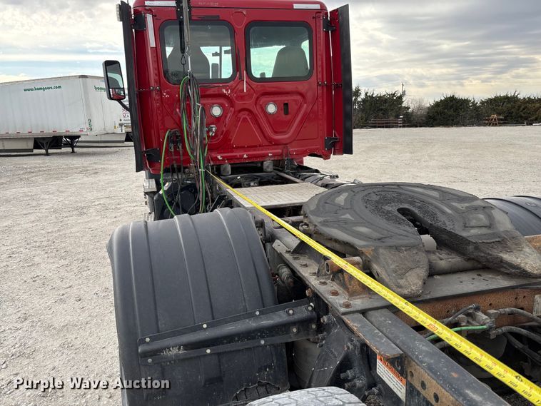 image for item FB3306 2018 Freightliner Cascadia 125 semi truck